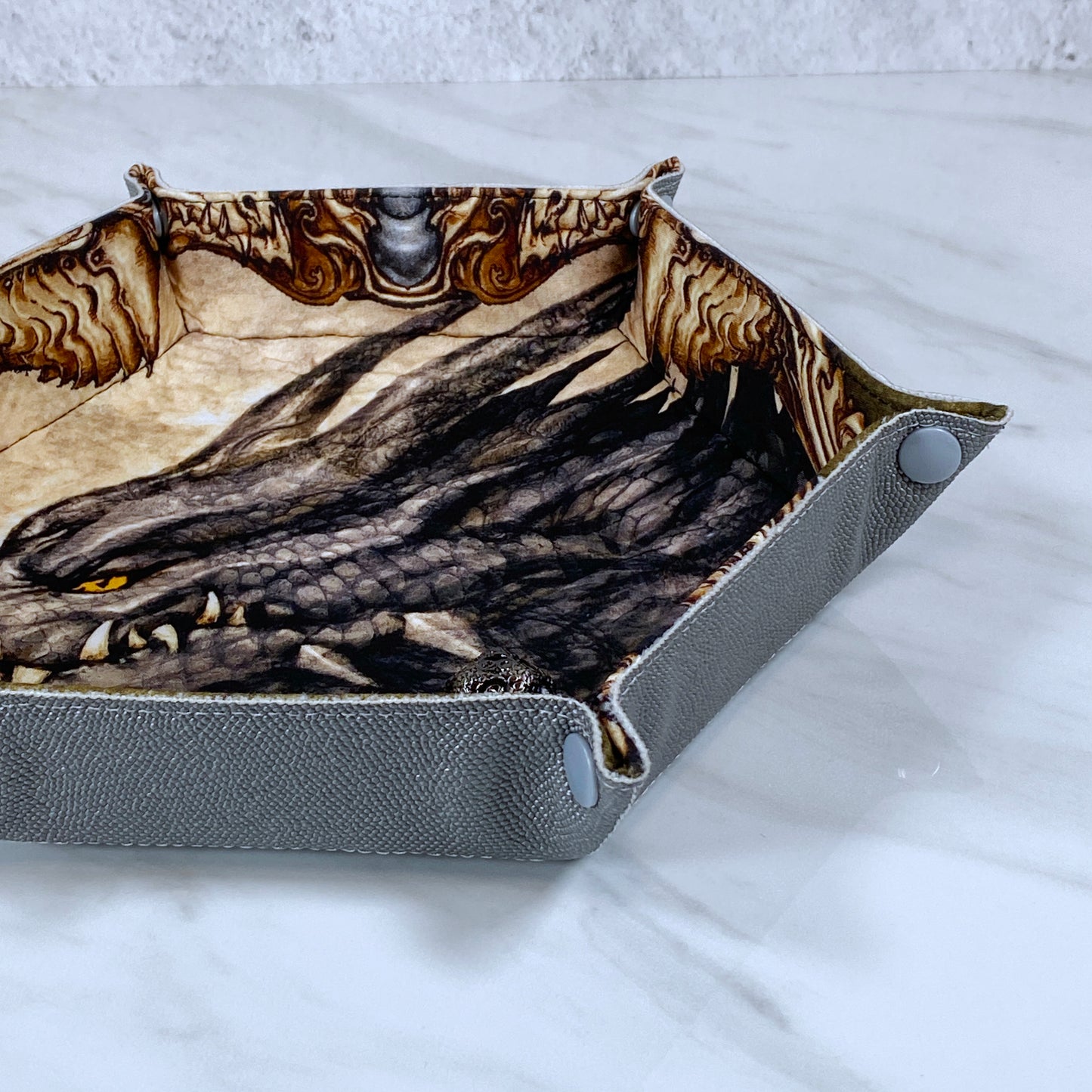 Dragon Bust Hex Snap Dice Tray