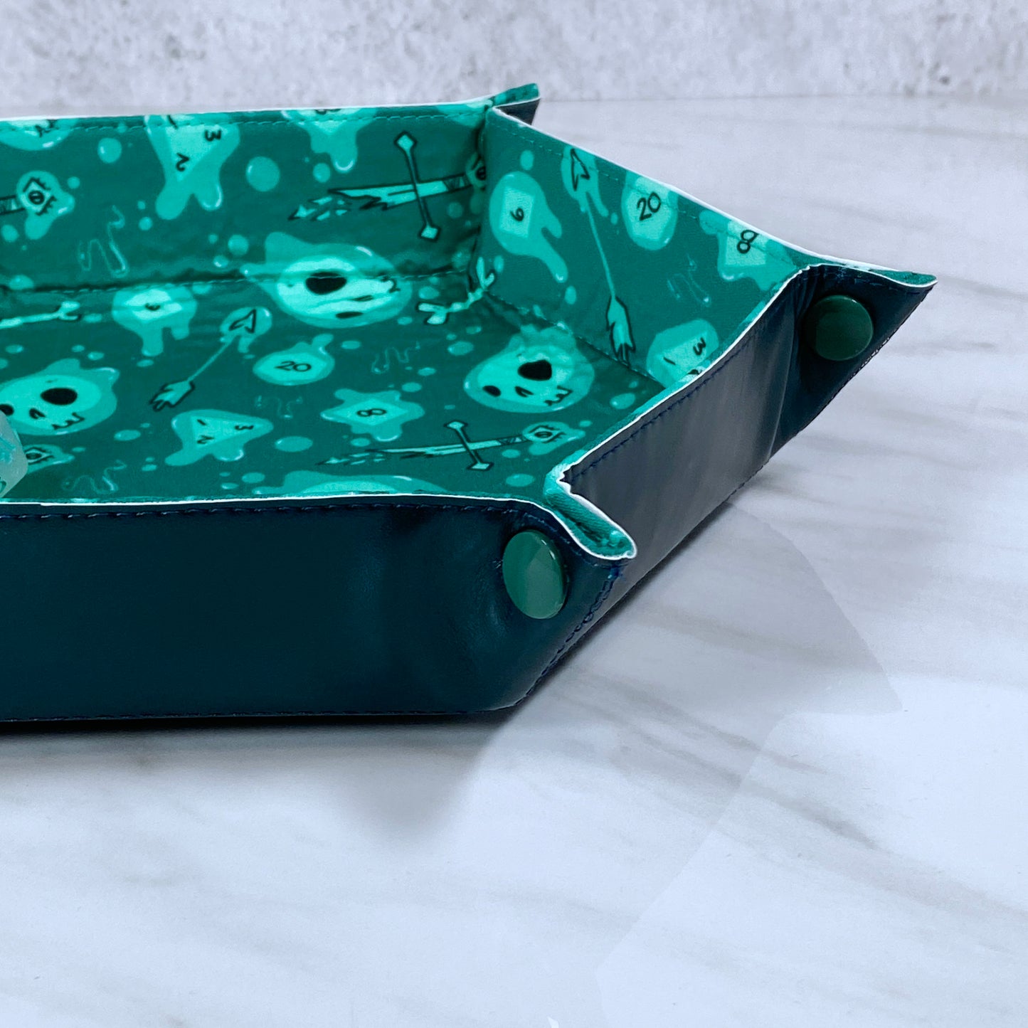 Gelatinous Cube Hex Snap Dice Tray